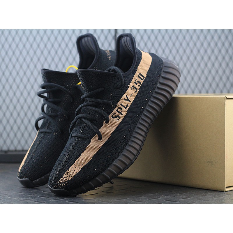 model sepatu yeezy