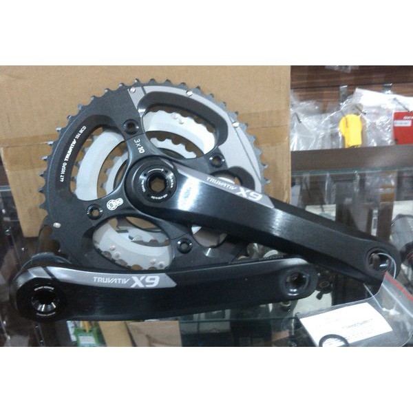 SRAM X9 crank grey BB30 175 3x10 44 33 22