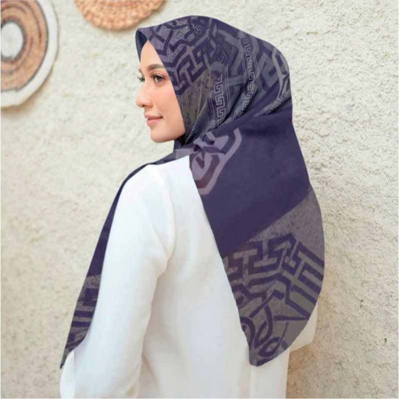 HIJAB SEGI EMPAT VOAL MOTIF WIN UNGU KERUDUNG JILBAB MURAH