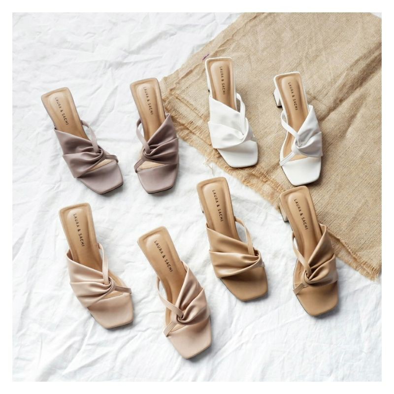 LAURA & SACHI SACHI 077