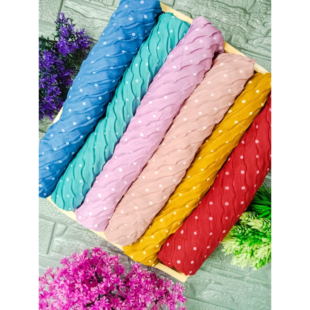 HIJAB SEGI EMPAT PLISKET POLKADOT MODEL TERBARU / JILBAB SEGIEMPAT PLISKET MOTIF POM POM