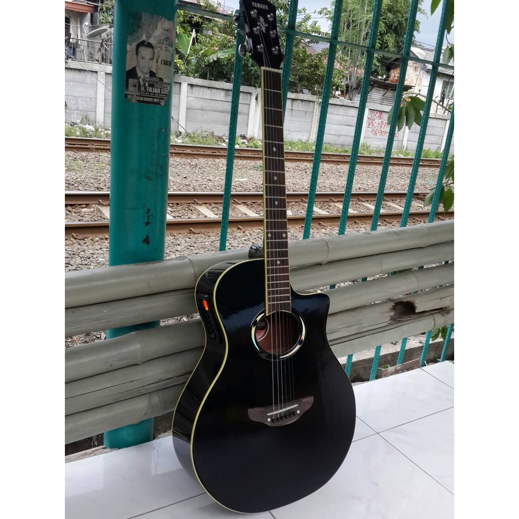 Gitar Akustik Elektrik Merk Yamaha Tipe APX-500 Hitam Spruce Trusrod Senar String Equalizer EQ TUNER