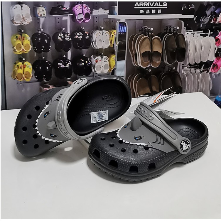 Crocs Shark Fin Black Sandal Anak Cowok Laki-laki Karet Anti Air