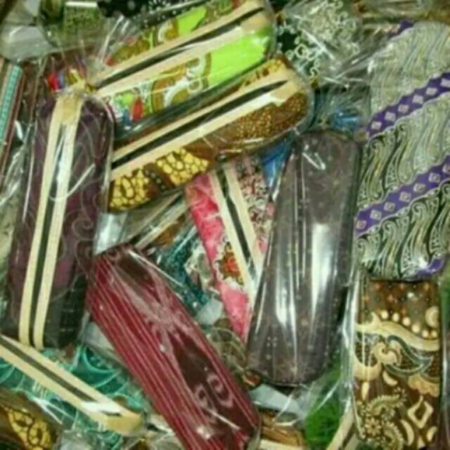 

Souvenir tempat pensil batik