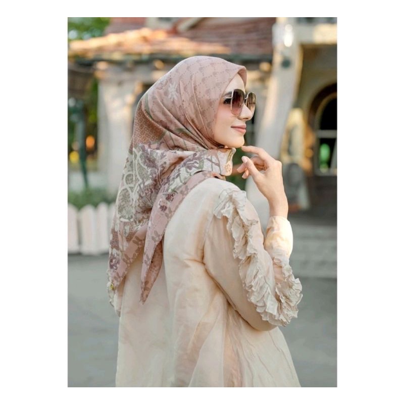 Preloved The Dream Park Voal Square XL - Macchiato Disney x Buttonscarves