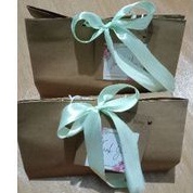 

tambahan pita+kartu (hampers)