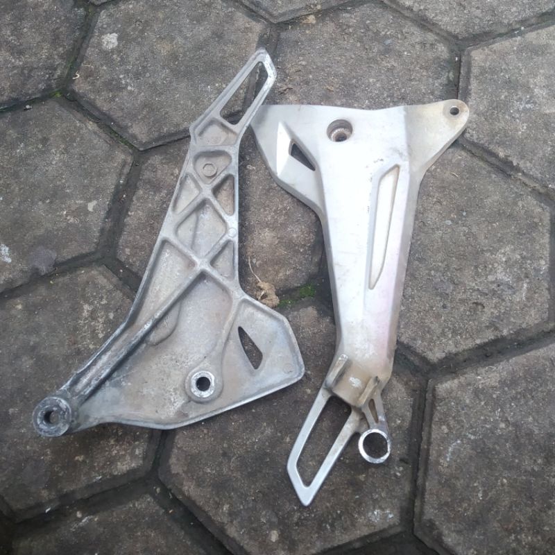 STEP BELAKANG SUPRA X 125 ORIGINAL COPOTAN