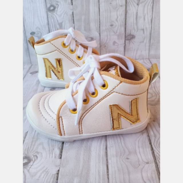 Sepatu anak laki laki perempuan usia 1 2 3 tahun sol Sepatu anak laki laki perempuan usia 1 2 3 tahun sol