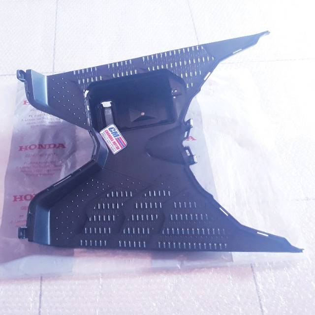 Step floor assy lantai atas pijakan kaki vario 125 150 esp lampu led  Original HONDA AHM