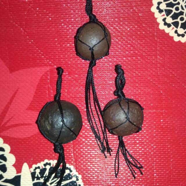 Liontin munta besi daging