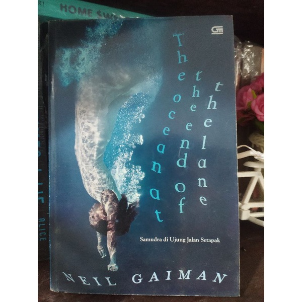 THE OCEAN AT TJEEND OF THE LANE BY NEIL GAIMAN
