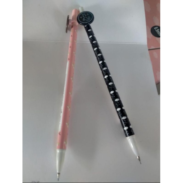 

Pensil isi || Pensil Mekanik || Alat Tulis Pensil