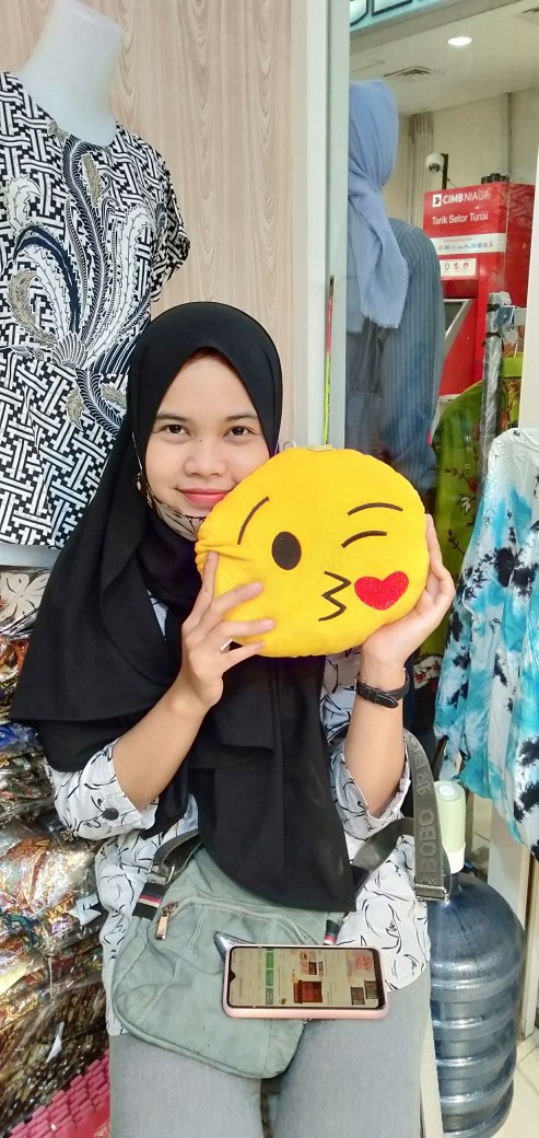 Bantal Smile Kotak / Bulat Emoticon + Gantungan / Bantal Cute / Bantal Kotak