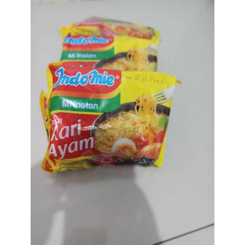 

Indomie kari ayam 72g