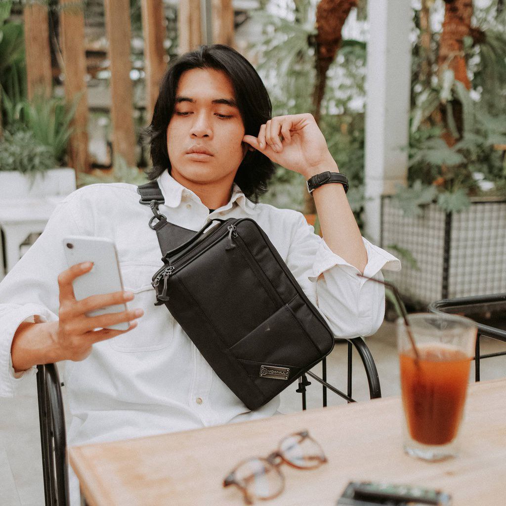 Tas Selempang Pria Waterproof Muat Tab 11 Inch Original - Hesper Mokamula