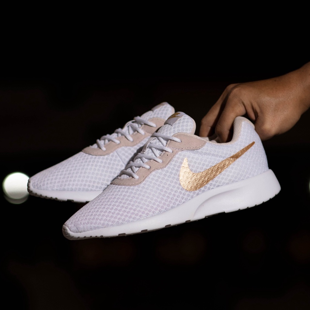 SEPATU WANITA NIKE TANJUN WHITE GOLD PEDING PEACH