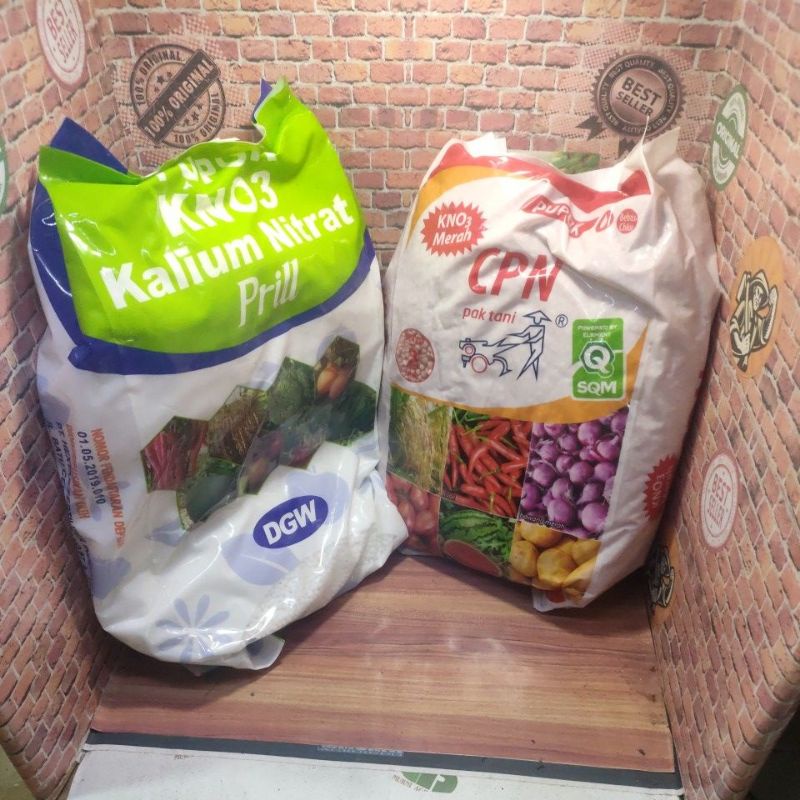 Pupuk KNO3 MERAH DAN PUTIH 2KG pak tani n DGW  pupuk buah dan daun
