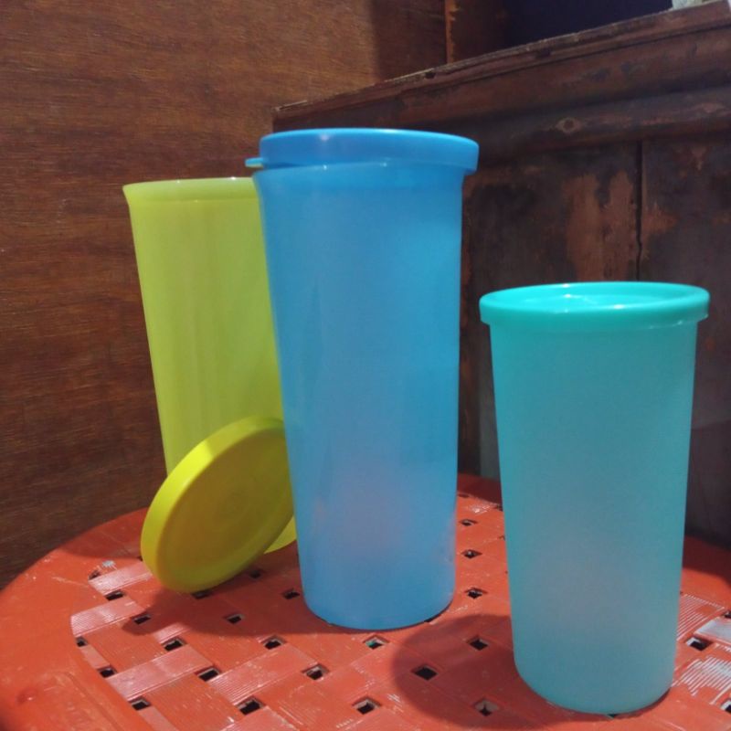 MEDIUM TUMBLER TUPPERWARE