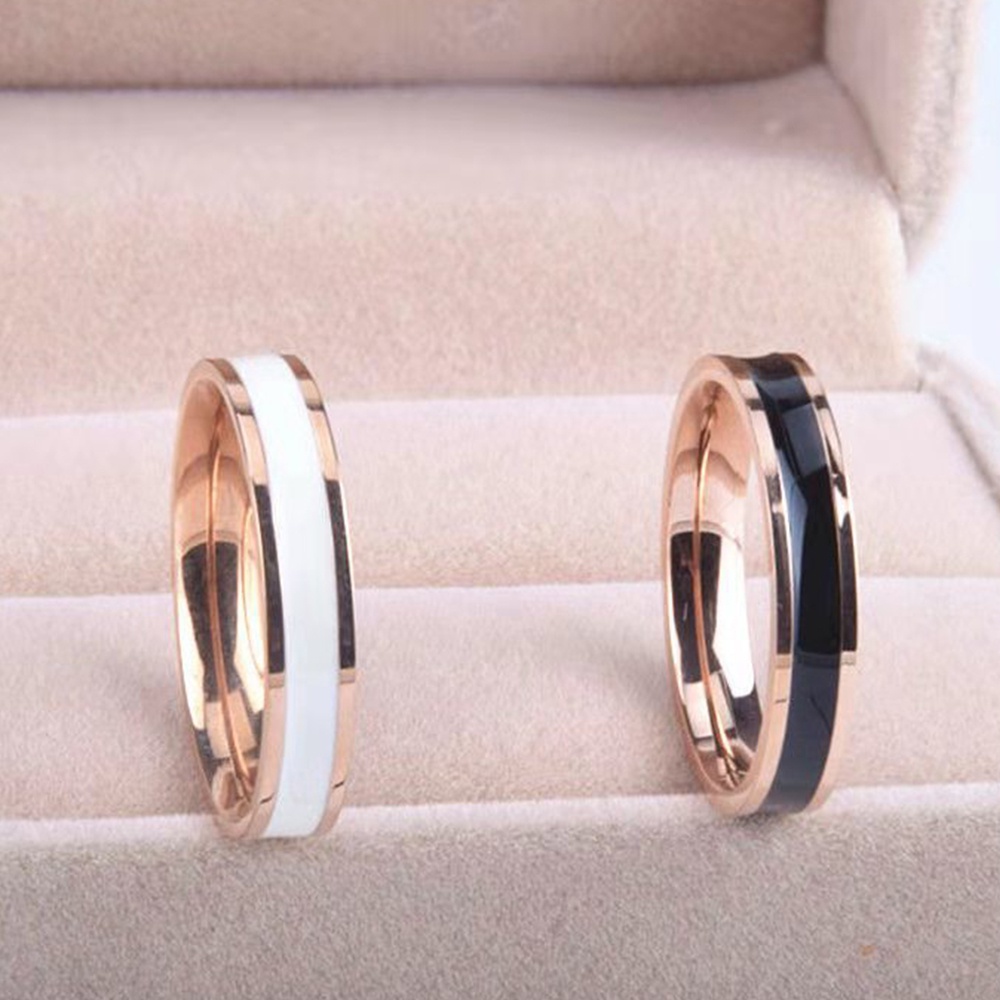 Cincin Pasangan Bahan Stainless Steel Titanium Warna Hitam Dan Putih