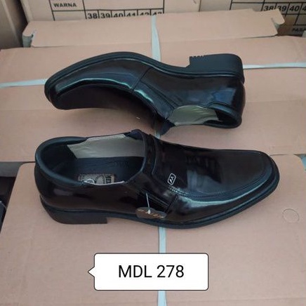 Sepatu pria pantofel kantor sepatu kerja formal tampil lebih keren