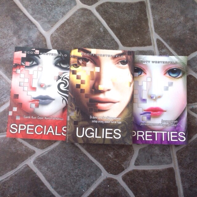 Uglies Trilogy ➖ Novel Bekas Buku Bacaan Komik Novel Baru