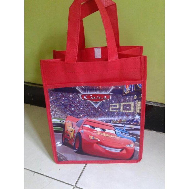 

Tas Ulang Tahun Dan Perlengkapan Ultah / Goodiebag Tas Kantong Kartun Car Mcqueen Pakai Sablon Nama