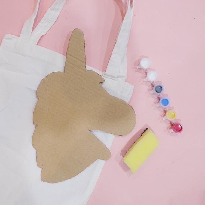 

Unicorn totebag painting activity