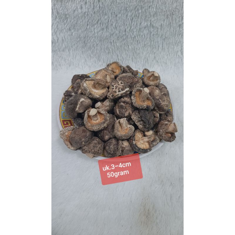 

Jamur Hioko Shitake Kering uk.3-4cm tebal 50gram