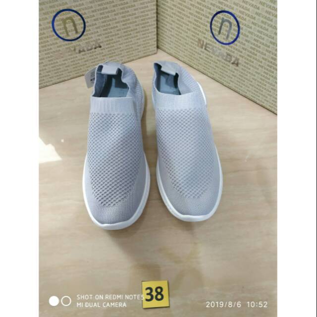Sepatu olahraga wanita WH19 merk nevada