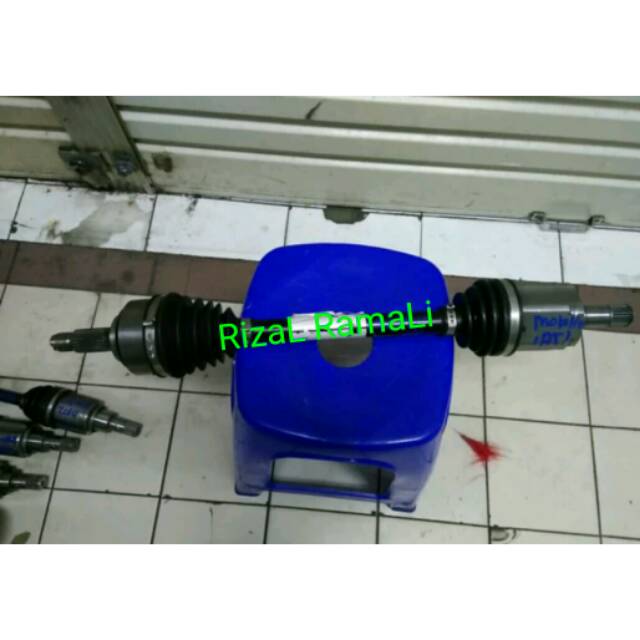 As roda-drive shaft mobilio matic kiri