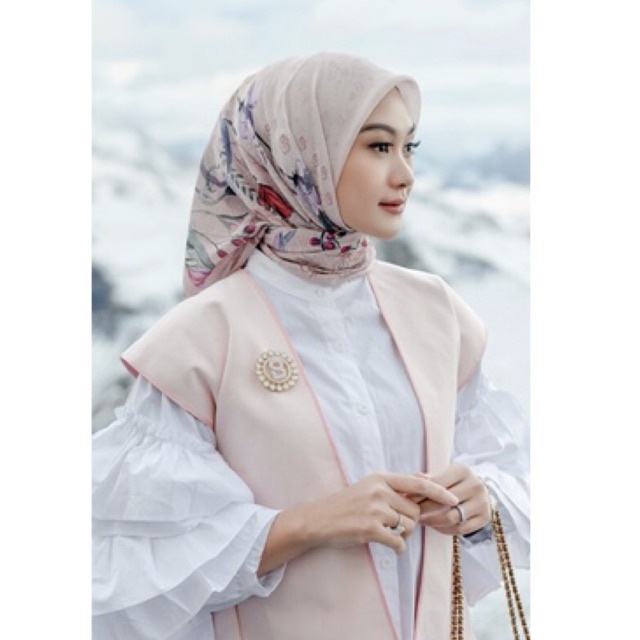 Nada square Buttonscarves Nada scarf buttonscarves Fis | the nada series