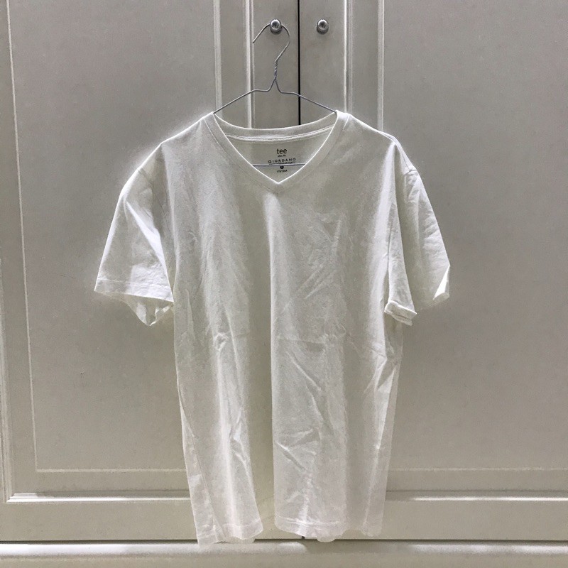 Preloved Giordano White V Neck Men Tee Kaos Polos