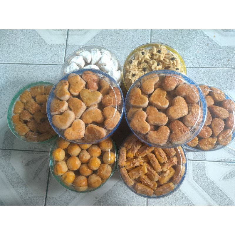 

Pre order kue lebaran murah - nastar putri salju kacang coklat semprit kastengel