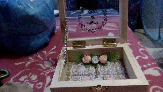 Kotak Cincin Kawin Kayu Akrilik (bantalan Burlap) / Wooden Acrylic Wedding Ring Box