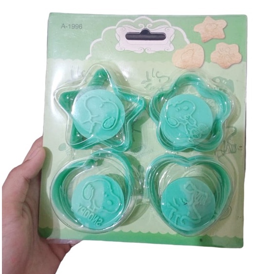 Set Cetakan Kue Kering Isi 4 Bentuk Snoopy Cookies Cutter Cetakan Cutter Cookies Cetakan Plunger Cake Biskuit Bahan Plastik Anti Lengket