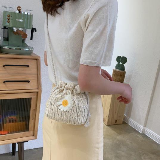 Paling Dicari.. Mouseman - Tas Selempang Rajut Motif Bunga Daisy / Tas Serut