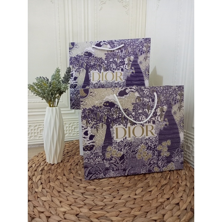 

Paper bag / Paperbag / Papper Bag Tas Kado Paper Bag Ulang Tahun Merk DR / ZR