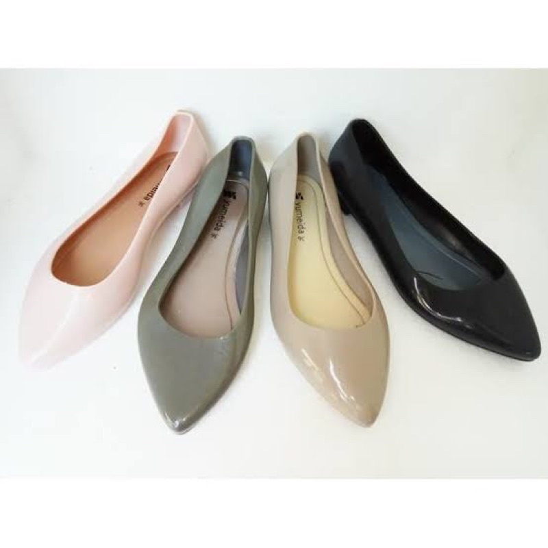 sepatu pansus karet yumeida