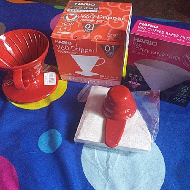 Hario V60 Promo Paper Filter 01 + Plastic Dripper 01 White