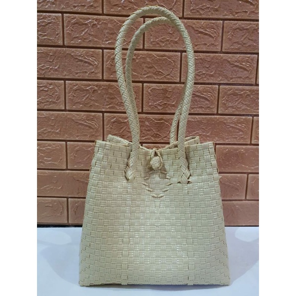 TAS ANYAMAN PLASTIK/TAS JALI ANYAM/TAS ANYAMAN SIZE M/TAS ANYAMAN PLASTIK CREAM