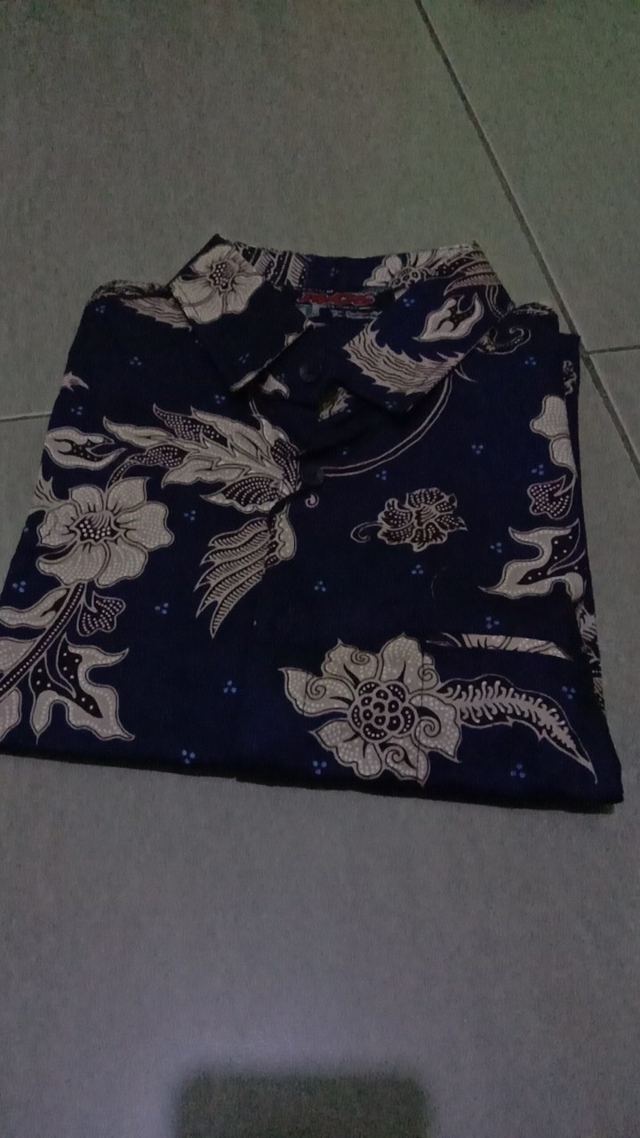 Kemeja Batik Pria Atasan Batik Modern Lengan Panjang Warna Dasar Navy
