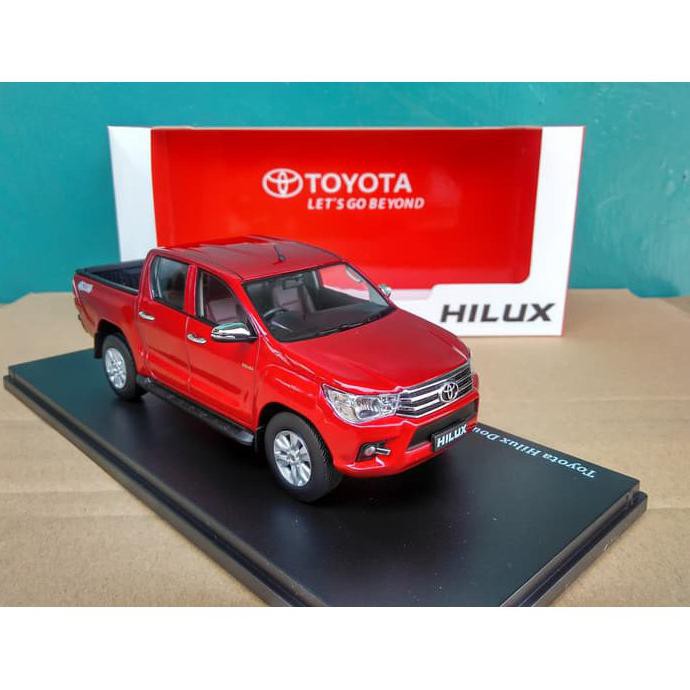 Hot List Diecast Toyota Hilux Double Cabin Miniatur Hilux Mobil Sport Paper Box Toyota Mainan