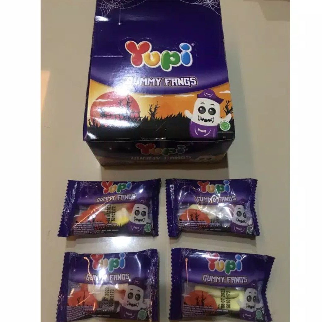 

Yupi Gummy Fangs 1 box isi 24 pcs