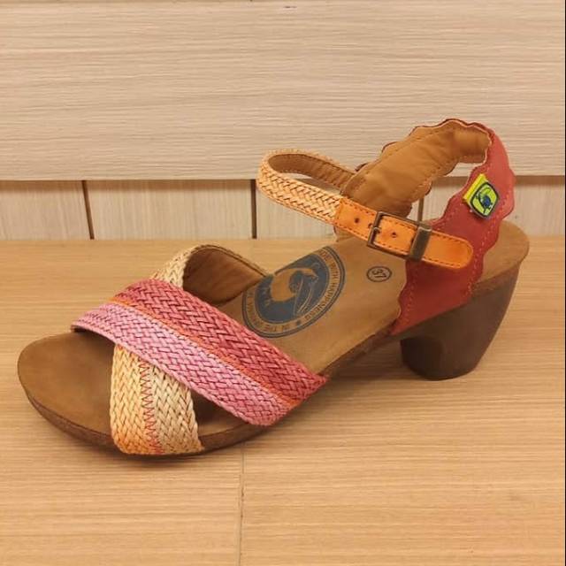 WANDA PANDA WEDGES SIZE 37 SALE