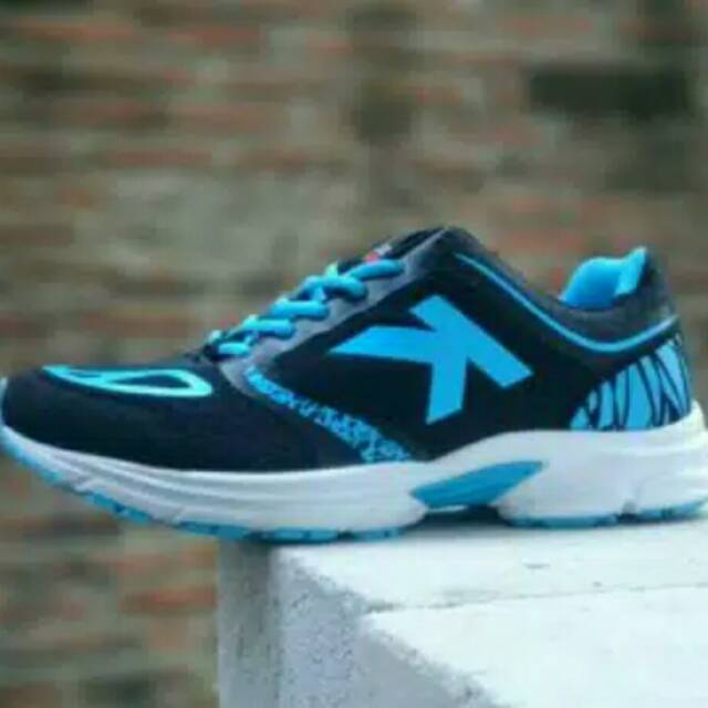 SEPATU OLAHRAGA PRIA KELME