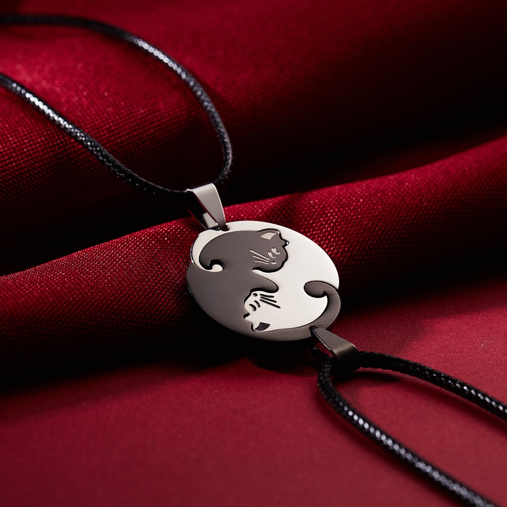 Kalung Bahan Stainless Steel Desain Kucing Yin Yang Tai Chi Warna Hitam Putih Untuk Pasangan