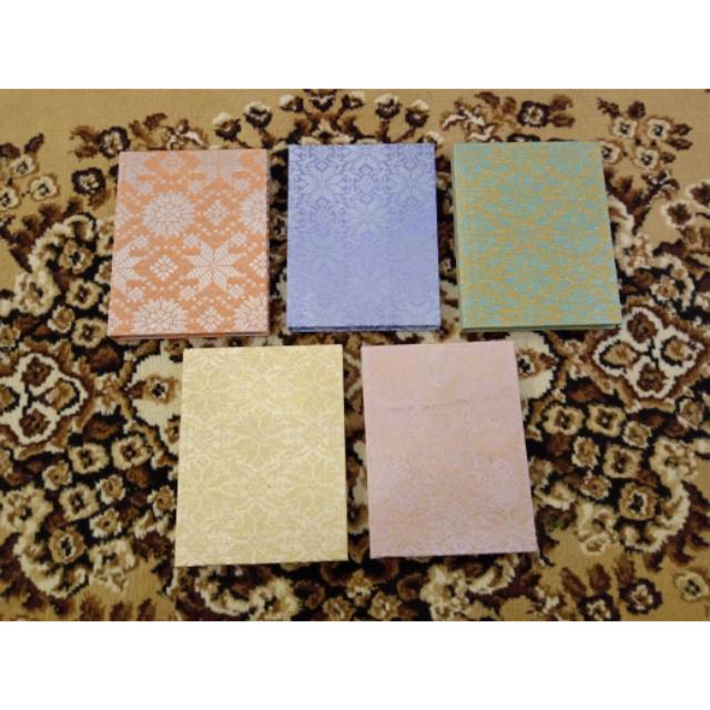 

Buku kombinasi songket khas palembang berbagai warna