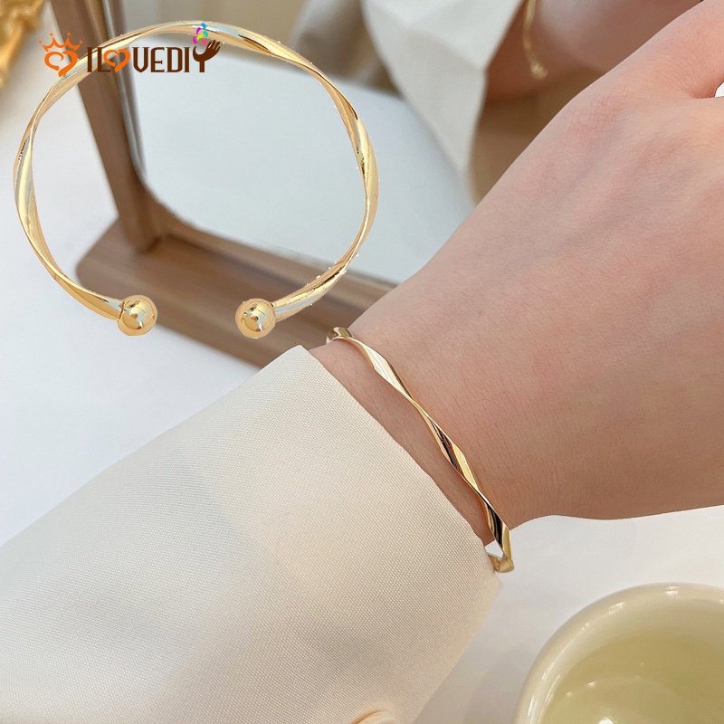 Gelang Bangle Model Terbuka Bahan Stainless Steel Gaya Vintage Untuk Wanita