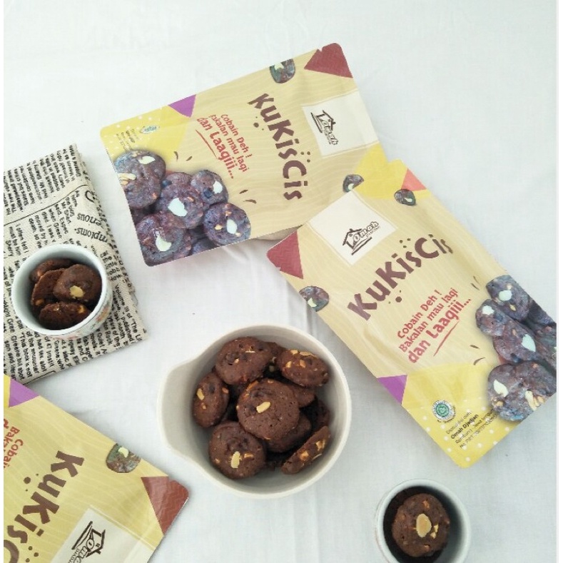 KUKISCIS KUE COKLAT KERING COOKIES CEMILAN BROWNIES COKLAT KERING TOPPING ALMOND 80 GRAM