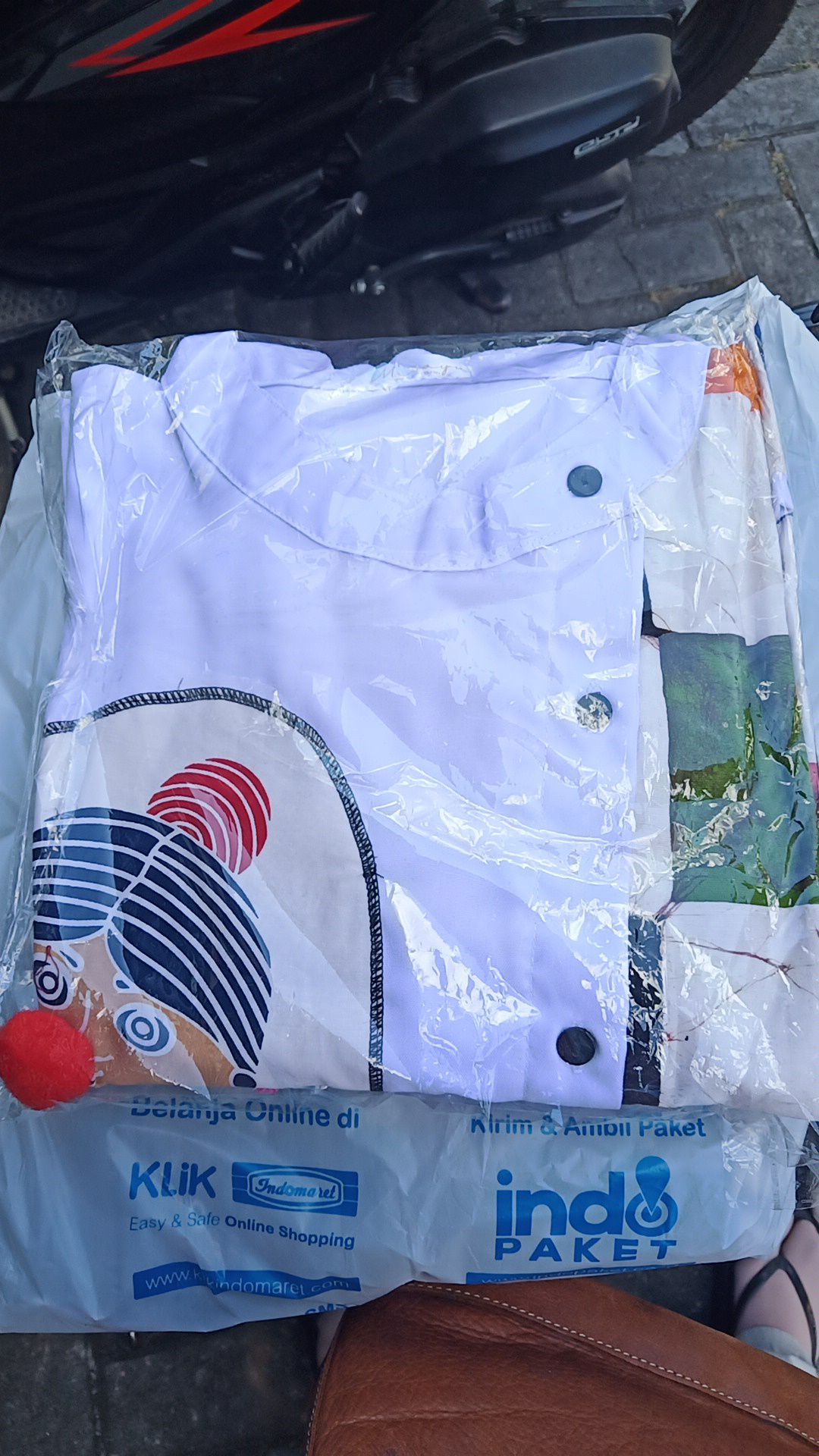 Top Simbok Giwang Papan Catur X Salur Batik Kemeja Putih Cap Kombinasi Hits Wanita Casual Modern